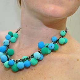 Náhrdelník Bambulky z kolekce Colors